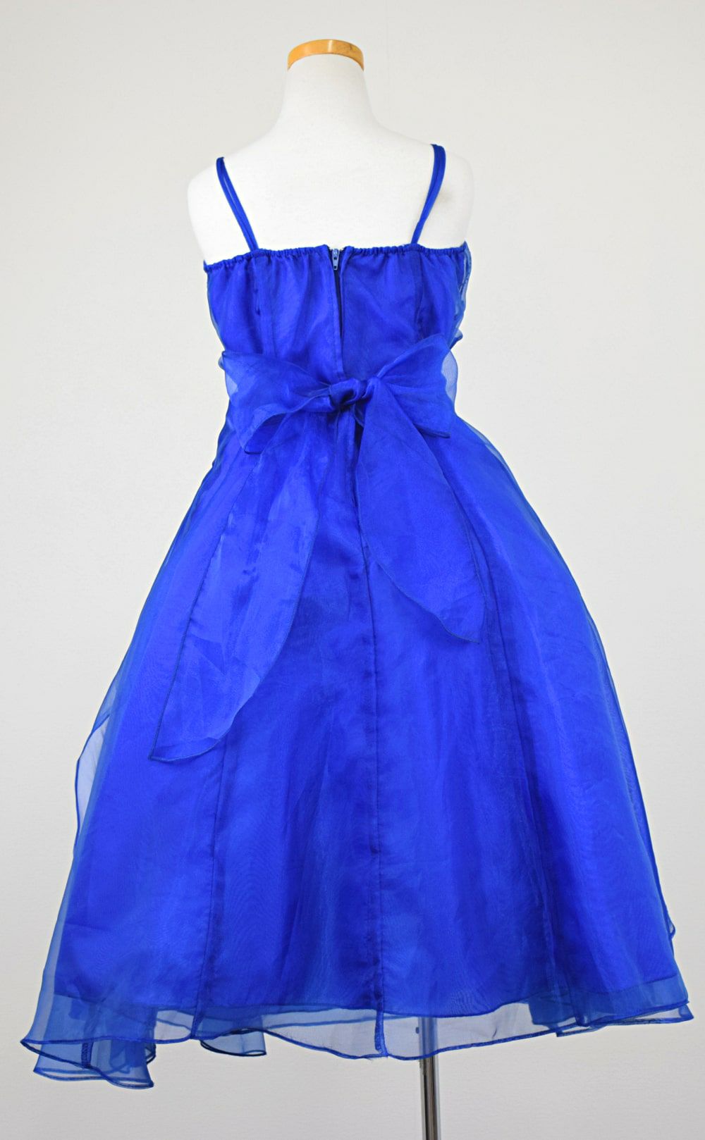 ピアノ発表会や結婚式にぴったりのブルーカラーの女の子用キッズドレス。シンプルで美しいシルエットが魅力のAngel's Closetの子供ドレス レンタル商品（【レンタル】ラインストーン＆オーガンジーレイヤードフリル子供ドレス(HC734)ロイヤルブルー）｜画像5