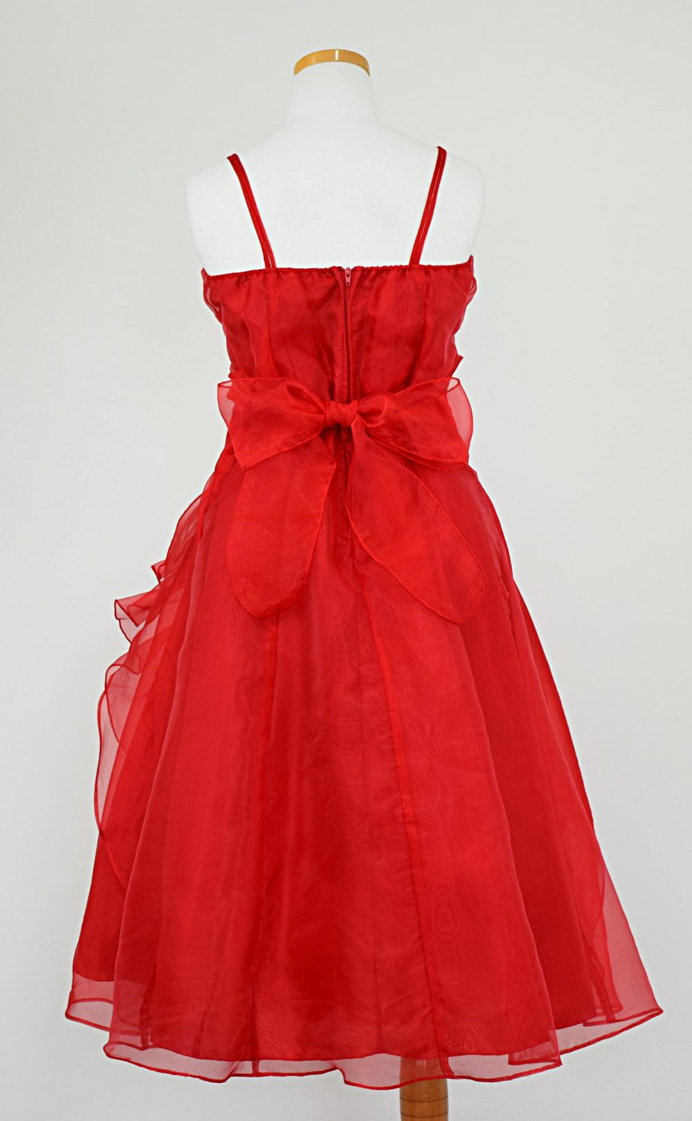 ピアノ発表会や結婚式にぴったりのカラーの女の子用キッズドレス。シンプルで美しいシルエットが魅力のAngel's Closetの子供ドレス レンタル商品（【レンタル】ラインストーン＆オーガンジーレイヤードフリル子供ドレス(HC734)レッド）｜画像5