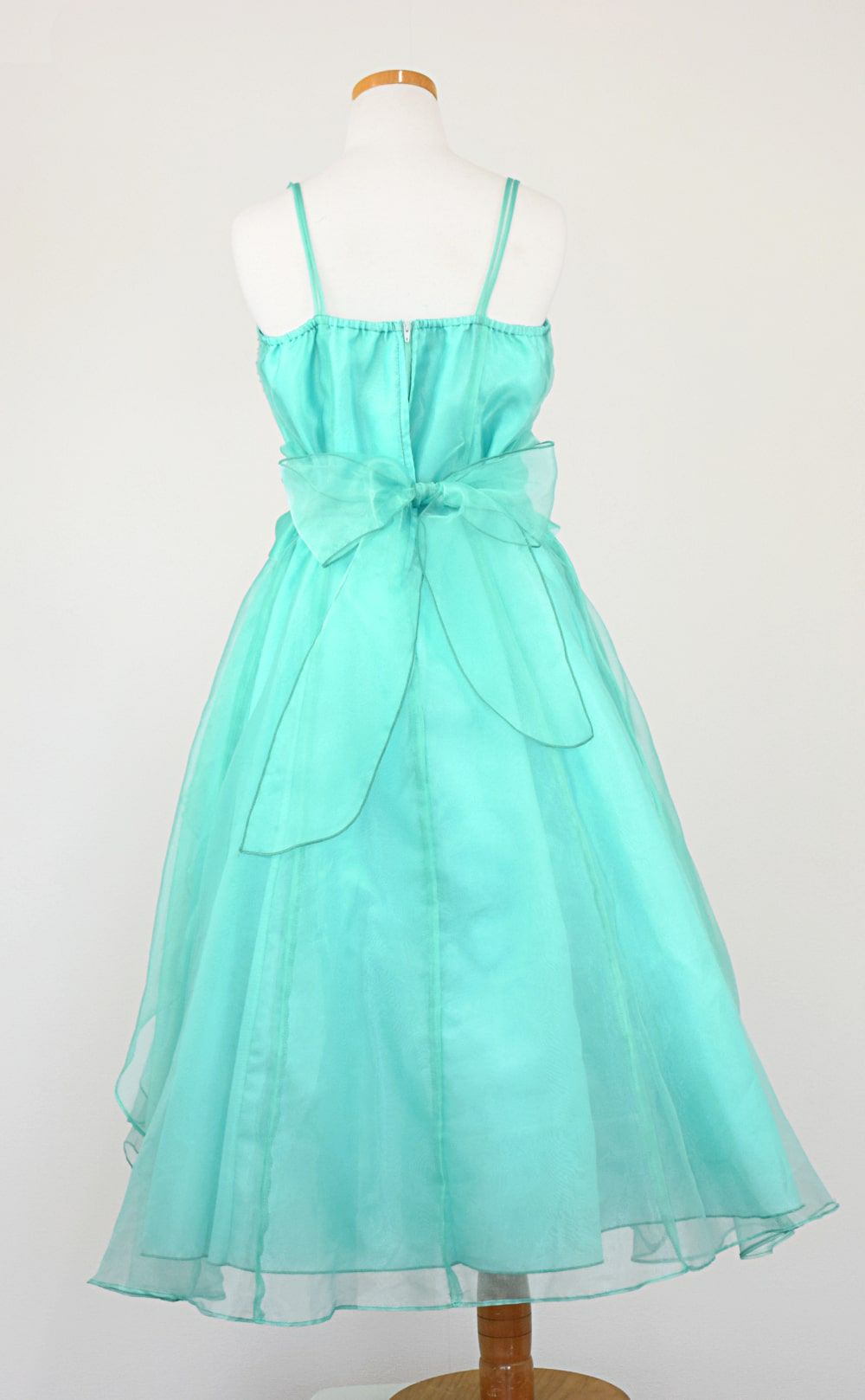 ピアノ発表会や結婚式にぴったりのブルーカラーの女の子用キッズドレス。シンプルで美しいシルエットが魅力のAngel's Closetの子供ドレス レンタル商品（【レンタル】ラインストーン＆オーガンジーレイヤードフリル子供ドレス(HC734)ティファニーブルー）｜画像5