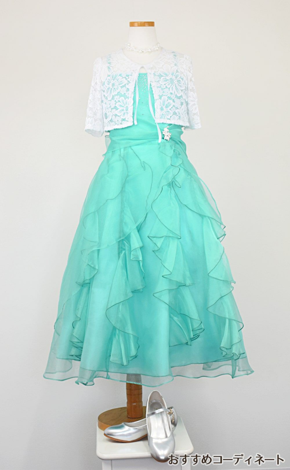 ピアノ発表会や結婚式にぴったりのブルーカラーの女の子用キッズドレス。シンプルで美しいシルエットが魅力のAngel's Closetの子供ドレス レンタル商品（【レンタル】ラインストーン＆オーガンジーレイヤードフリル子供ドレス(HC734)ティファニーブルー）｜画像10