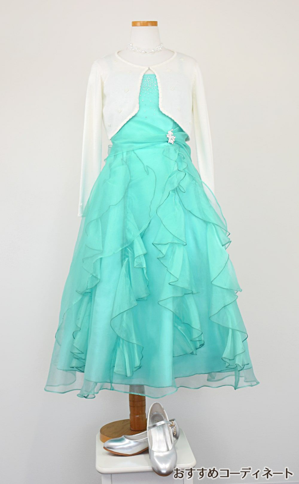 ピアノ発表会や結婚式にぴったりのブルーカラーの女の子用キッズドレス。シンプルで美しいシルエットが魅力のAngel's Closetの子供ドレス レンタル商品（【レンタル】ラインストーン＆オーガンジーレイヤードフリル子供ドレス(HC734)ティファニーブルー）｜画像11