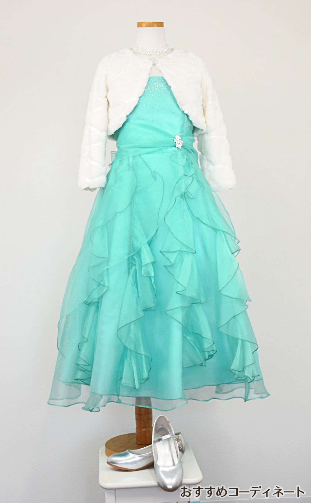 ピアノ発表会や結婚式にぴったりのブルーカラーの女の子用キッズドレス。シンプルで美しいシルエットが魅力のAngel's Closetの子供ドレス レンタル商品（【レンタル】ラインストーン＆オーガンジーレイヤードフリル子供ドレス(HC734)ティファニーブルー）｜画像12