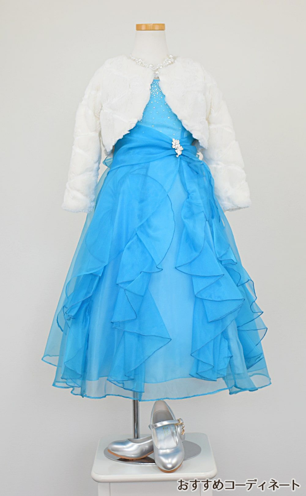 ピアノ発表会や結婚式にぴったりのカラーの女の子用キッズドレス。シンプルで美しいシルエットが魅力のAngel's Closetの子供ドレス レンタル商品（【レンタル】ラインストーン＆オーガンジーレイヤードフリル子供ドレス(HC734)ターコイズ）｜画像12