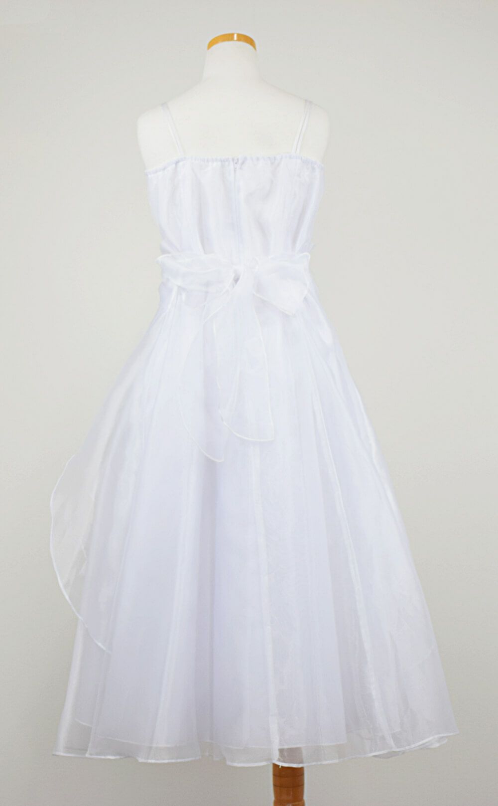 ピアノ発表会や結婚式にぴったりのホワイトカラーの女の子用キッズドレス。シンプルで美しいシルエットが魅力のAngel's Closetの子供ドレス レンタル商品（【レンタル】ラインストーン＆オーガンジーレイヤードフリル子供ドレス(HC734)ホワイト）｜画像5