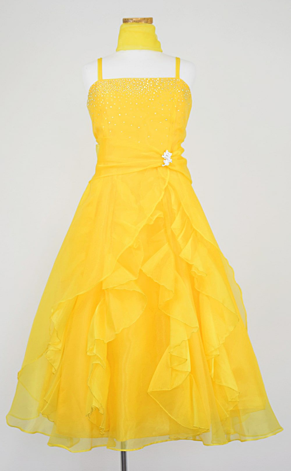 ピアノ発表会や結婚式にぴったりのカラーの女の子用キッズドレス。シンプルで美しいシルエットが魅力のAngel's Closetの子供ドレス レンタル商品（【レンタル】ラインストーン＆オーガンジーレイヤードフリル子供ドレス(HC734)イエロー）｜画像3
