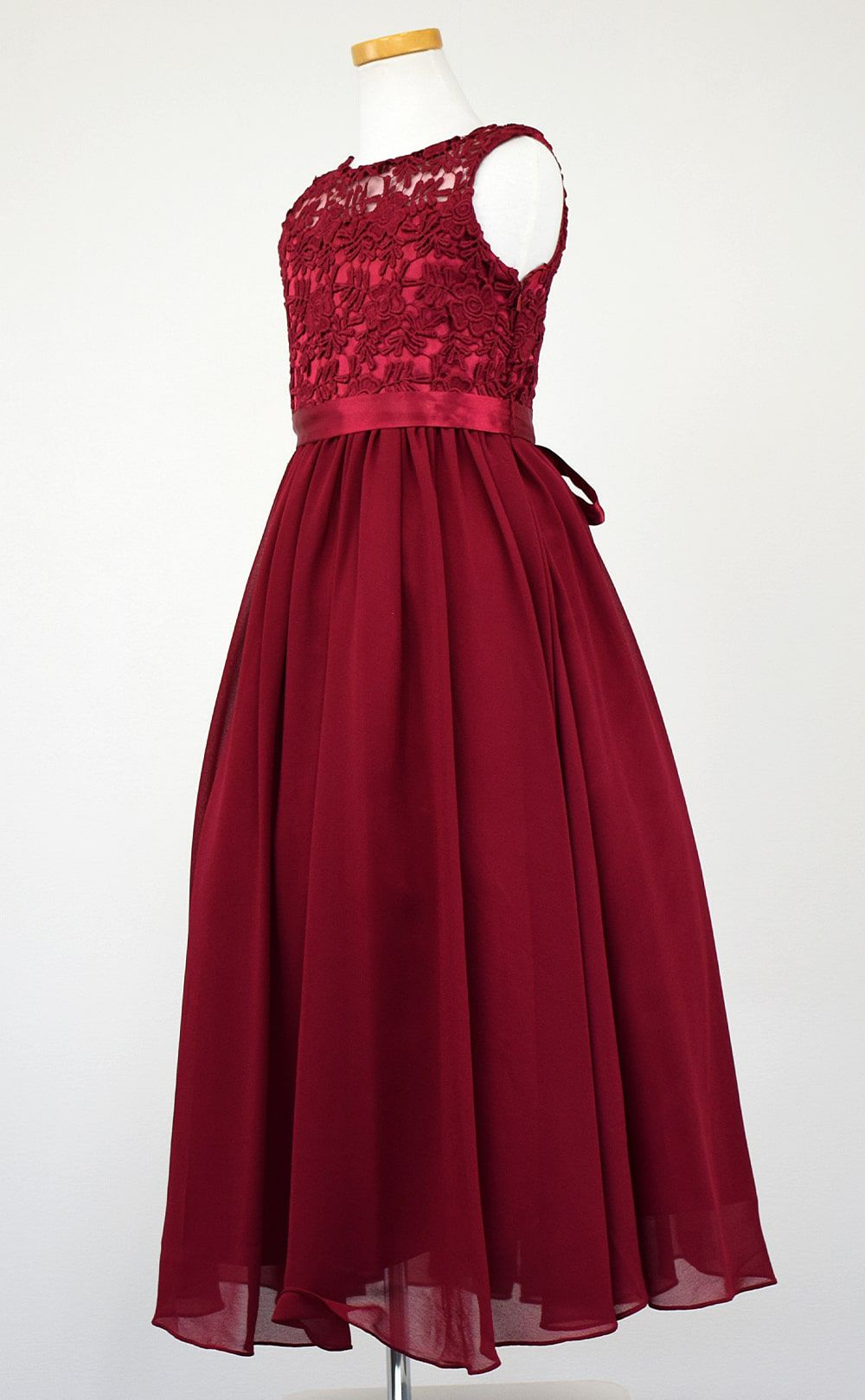 ピアノ発表会や結婚式にぴったりのカラーの女の子用キッズドレス。シンプルで美しいシルエットが魅力のAngel's Closetの子供ドレス レンタル商品（【レンタル】エレガント3Dレースシフォンロング子供ドレス(CDC5006)バーガンディー）｜画像4