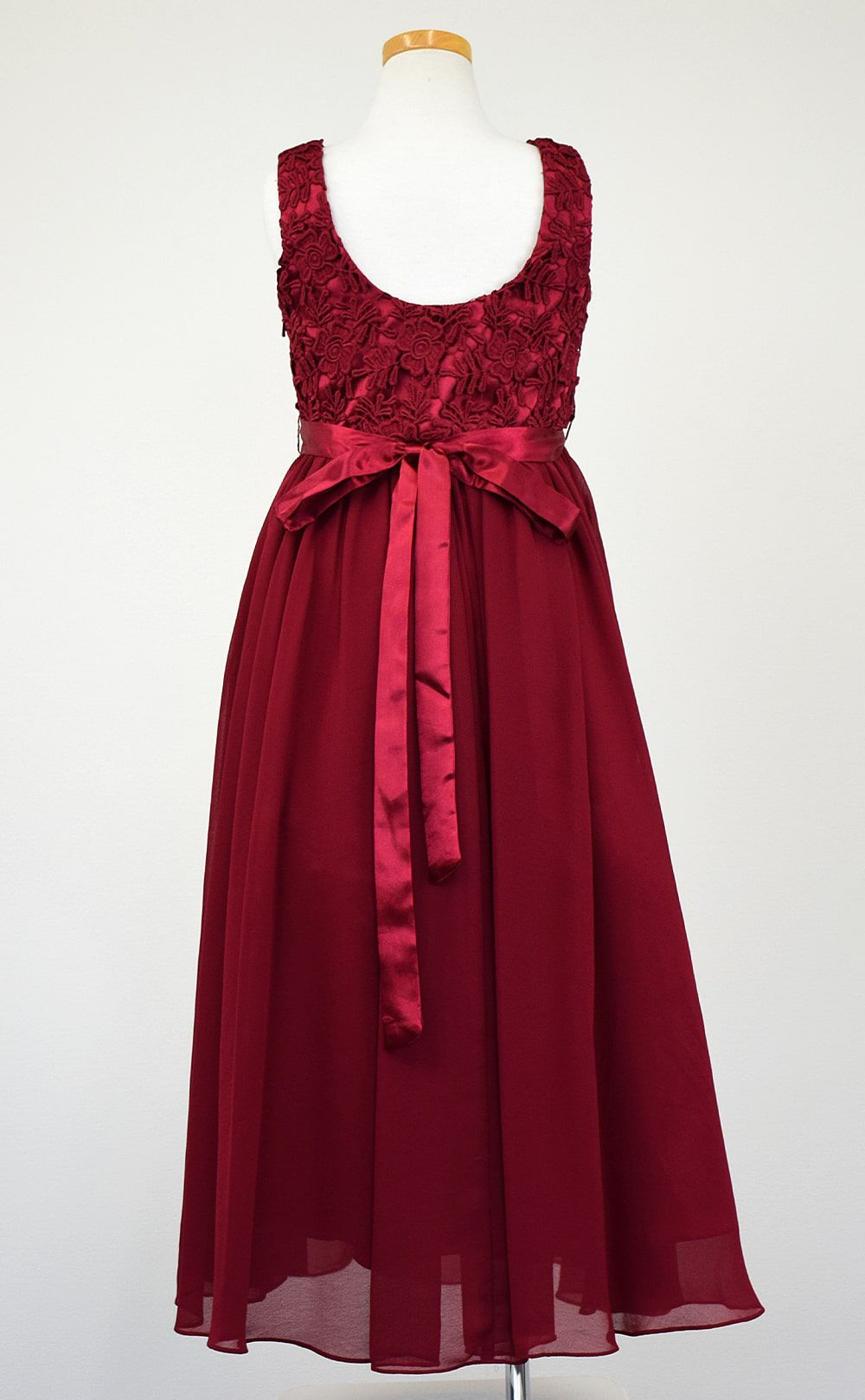 ピアノ発表会や結婚式にぴったりのカラーの女の子用キッズドレス。シンプルで美しいシルエットが魅力のAngel's Closetの子供ドレス レンタル商品（【レンタル】エレガント3Dレースシフォンロング子供ドレス(CDC5006)バーガンディー）｜画像5