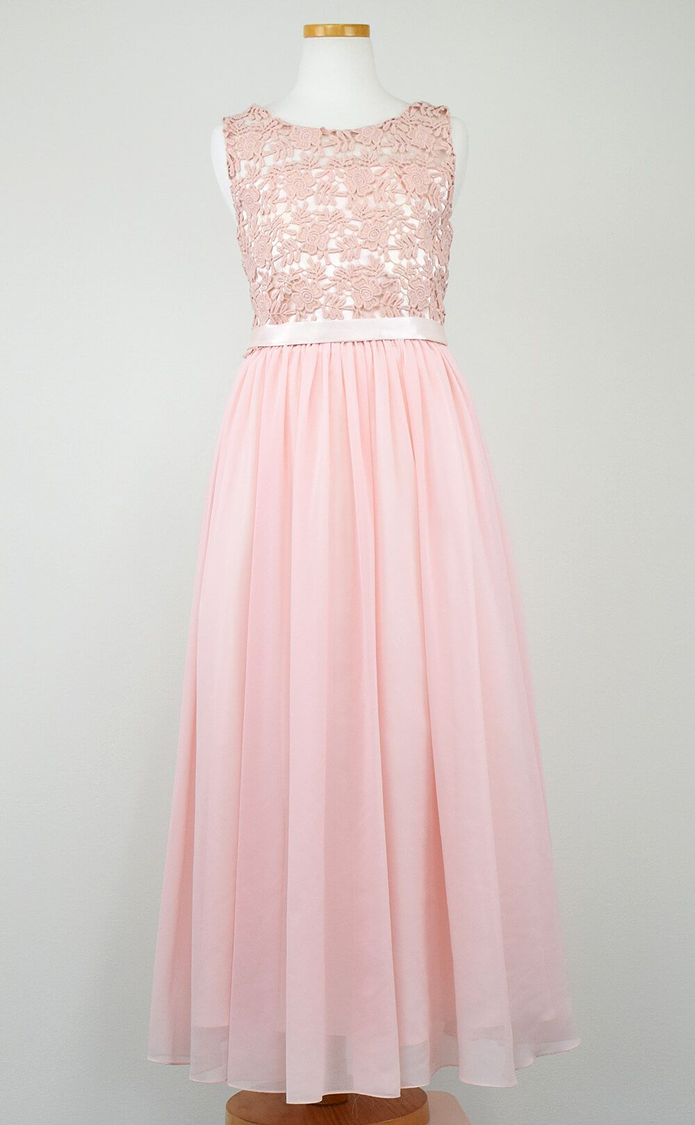 ピアノ発表会や結婚式にぴったりのカラーの女の子用キッズドレス。シンプルで美しいシルエットが魅力のAngel's Closetの子供ドレス レンタル商品（【レンタル】エレガント3Dレースシフォンロング子供ドレス(CDC5006)ブラッシュ）｜画像3