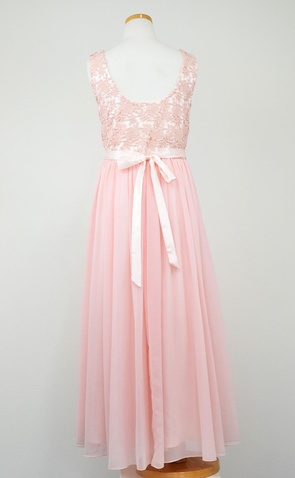 ピアノ発表会や結婚式にぴったりのカラーの女の子用キッズドレス。シンプルで美しいシルエットが魅力のAngel's Closetの子供ドレス レンタル商品（【レンタル】エレガント3Dレースシフォンロング子供ドレス(CDC5006)ブラッシュ）｜画像5