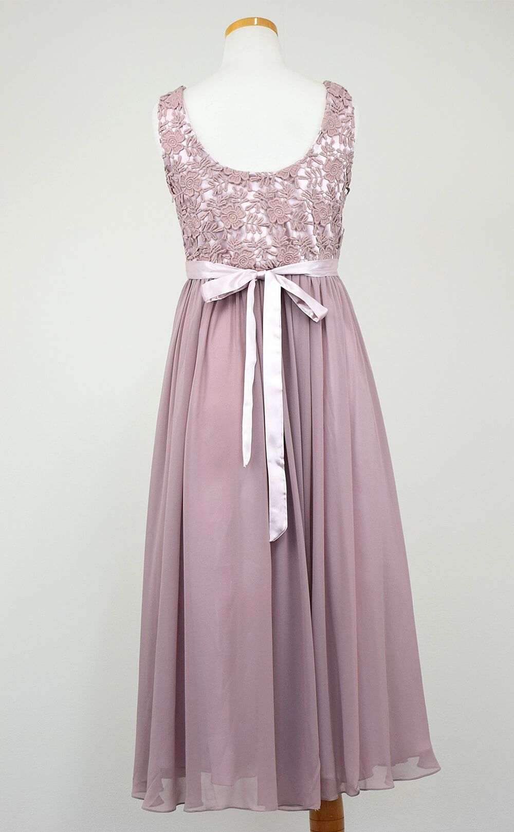 ピアノ発表会や結婚式にぴったりのピンクカラーの女の子用キッズドレス。シンプルで美しいシルエットが魅力のAngel's Closetの子供ドレス レンタル商品（【レンタル】エレガント3Dレースシフォンロング子供ドレス(CDC5006)ダスティピンク）｜画像5