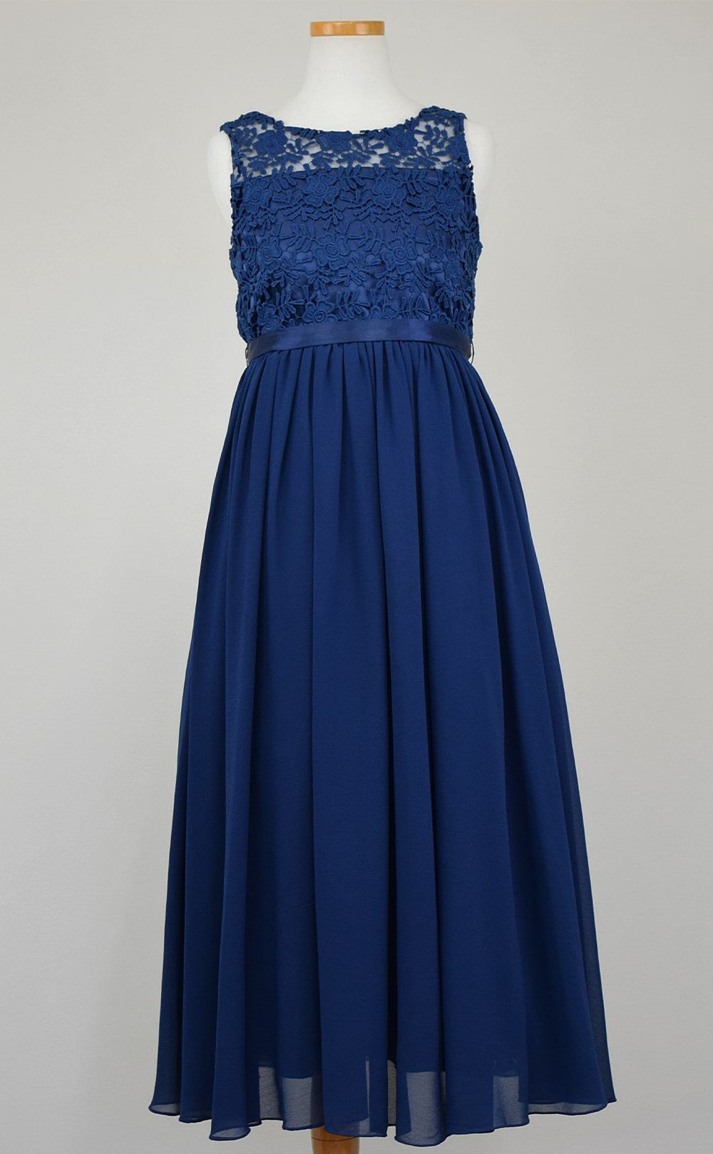 ピアノ発表会や結婚式にぴったりのネイビーカラーの女の子用キッズドレス。シンプルで美しいシルエットが魅力のAngel's Closetの子供ドレス レンタル商品（【レンタル】エレガント3Dレースシフォンロング子供ドレス(CDC5006)ネイビー）｜画像3