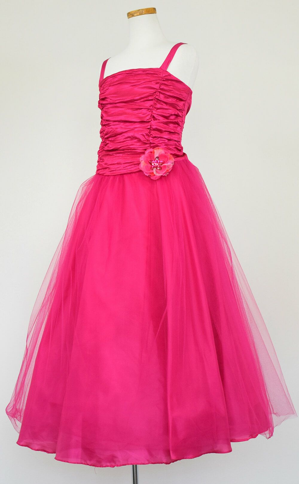 ピアノ発表会や結婚式にぴったりのカラーの女の子用キッズドレス。シンプルで美しいシルエットが魅力のAngel's Closetの子供ドレス レンタル商品（【レンタル】クリンクルタフタ＆チュールロング子供ドレス（コルセットバック）(CDC4001)フクシア）｜画像4