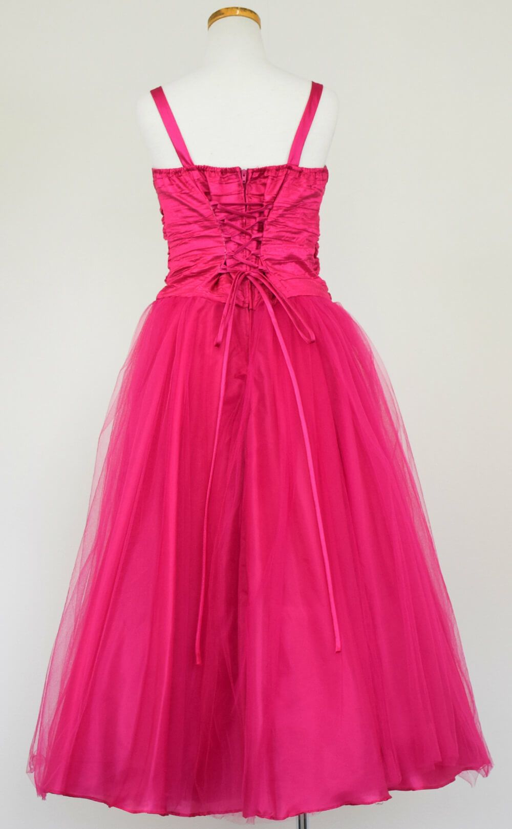 ピアノ発表会や結婚式にぴったりのカラーの女の子用キッズドレス。シンプルで美しいシルエットが魅力のAngel's Closetの子供ドレス レンタル商品（【レンタル】クリンクルタフタ＆チュールロング子供ドレス（コルセットバック）(CDC4001)フクシア）｜画像5