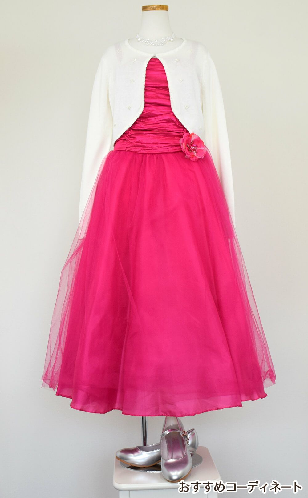 ピアノ発表会や結婚式にぴったりのカラーの女の子用キッズドレス。シンプルで美しいシルエットが魅力のAngel's Closetの子供ドレス レンタル商品（【レンタル】クリンクルタフタ＆チュールロング子供ドレス（コルセットバック）(CDC4001)フクシア）｜画像11