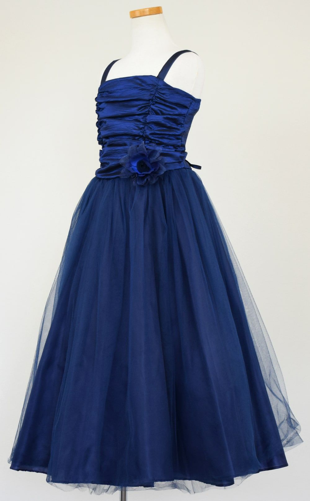 ピアノ発表会や結婚式にぴったりのネイビーカラーの女の子用キッズドレス。シンプルで美しいシルエットが魅力のAngel's Closetの子供ドレス レンタル商品（【レンタル】クリンクルタフタ＆チュールロング子供ドレス（コルセットバック）(CDC4001)ネイビー）｜画像4