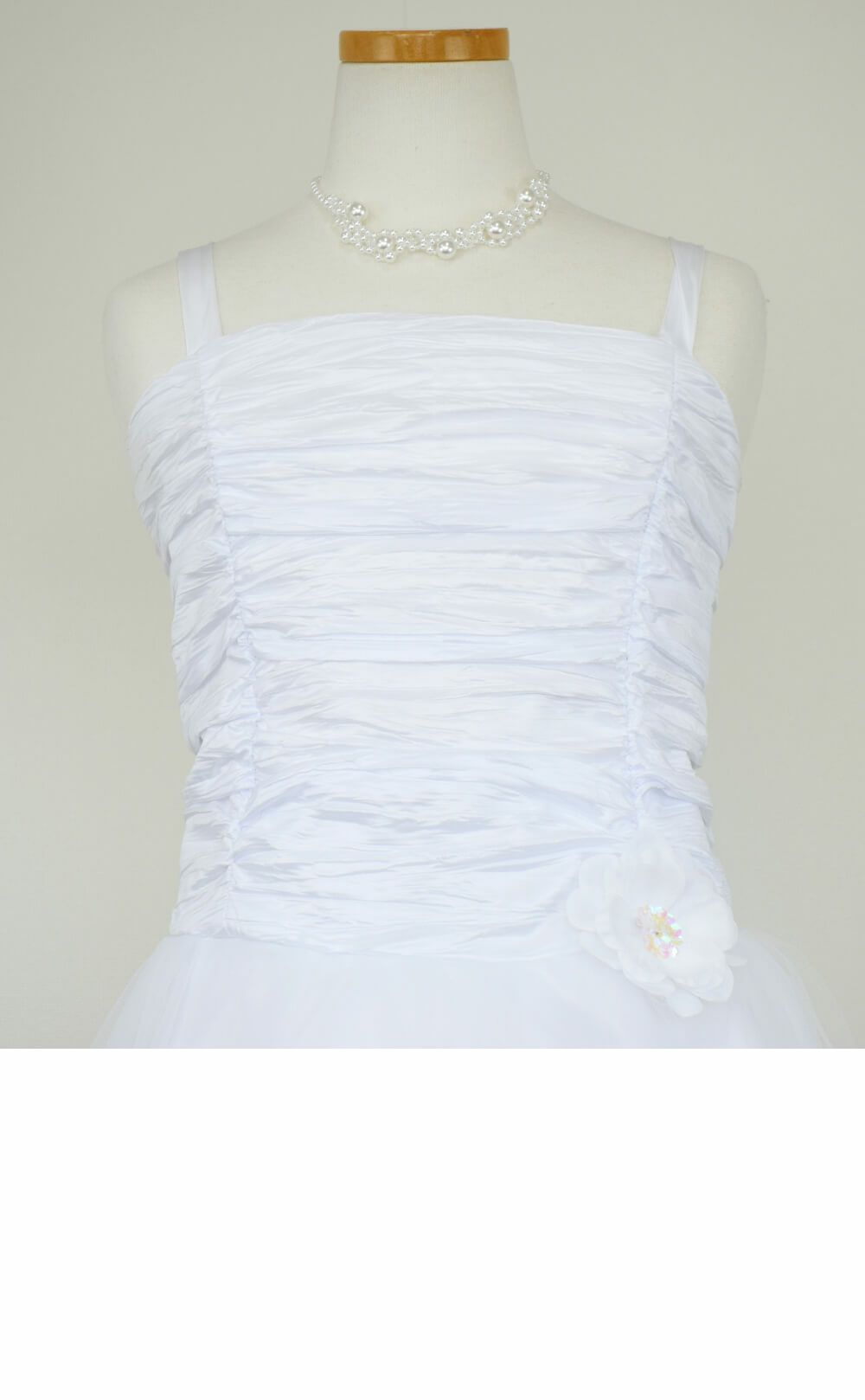 ピアノ発表会や結婚式にぴったりのホワイトカラーの女の子用キッズドレス。シンプルで美しいシルエットが魅力のAngel's Closetの子供ドレス レンタル商品（【レンタル】クリンクルタフタ＆チュールロング子供ドレス（コルセットバック）(CDC4001)ホワイト）｜画像8