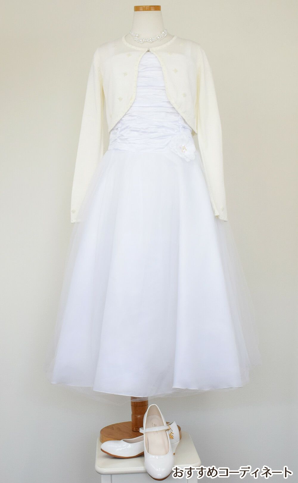 ピアノ発表会や結婚式にぴったりのホワイトカラーの女の子用キッズドレス。シンプルで美しいシルエットが魅力のAngel's Closetの子供ドレス レンタル商品（【レンタル】クリンクルタフタ＆チュールロング子供ドレス（コルセットバック）(CDC4001)ホワイト）｜画像11