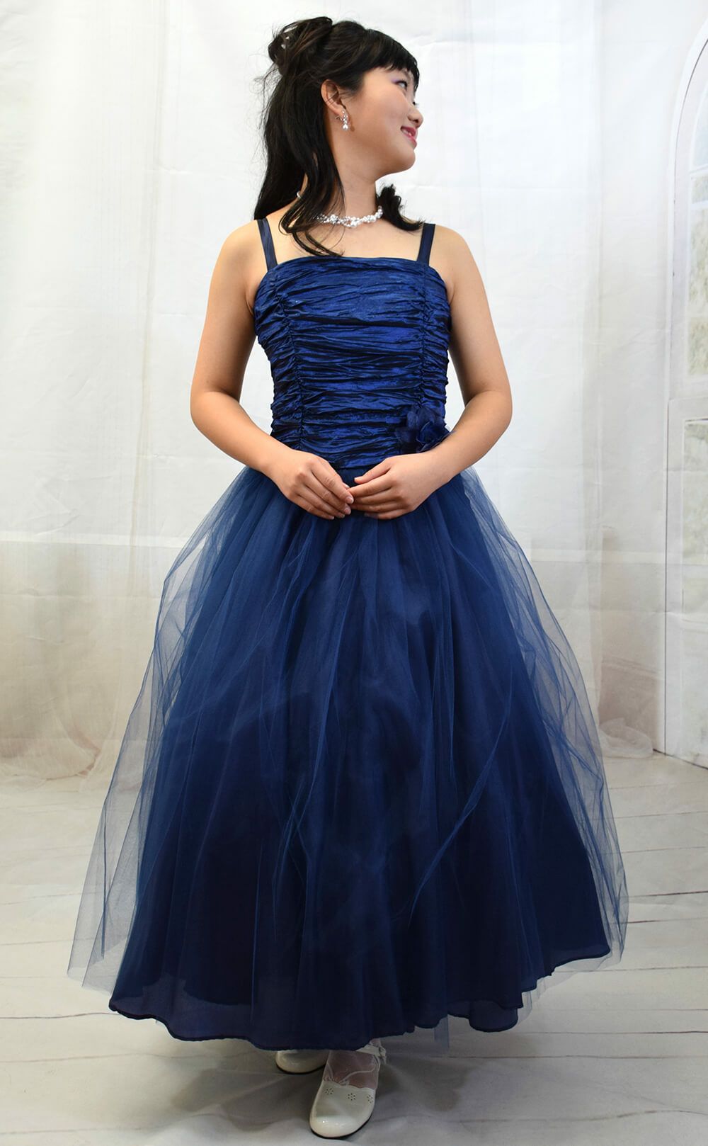 ピアノ発表会や結婚式にぴったりのホワイトカラーの女の子用キッズドレス。シンプルで美しいシルエットが魅力のAngel's Closetの子供ドレス レンタル商品（【レンタル】クリンクルタフタ＆チュールロング子供ドレス（コルセットバック）(CDC4001)ホワイト）｜画像13