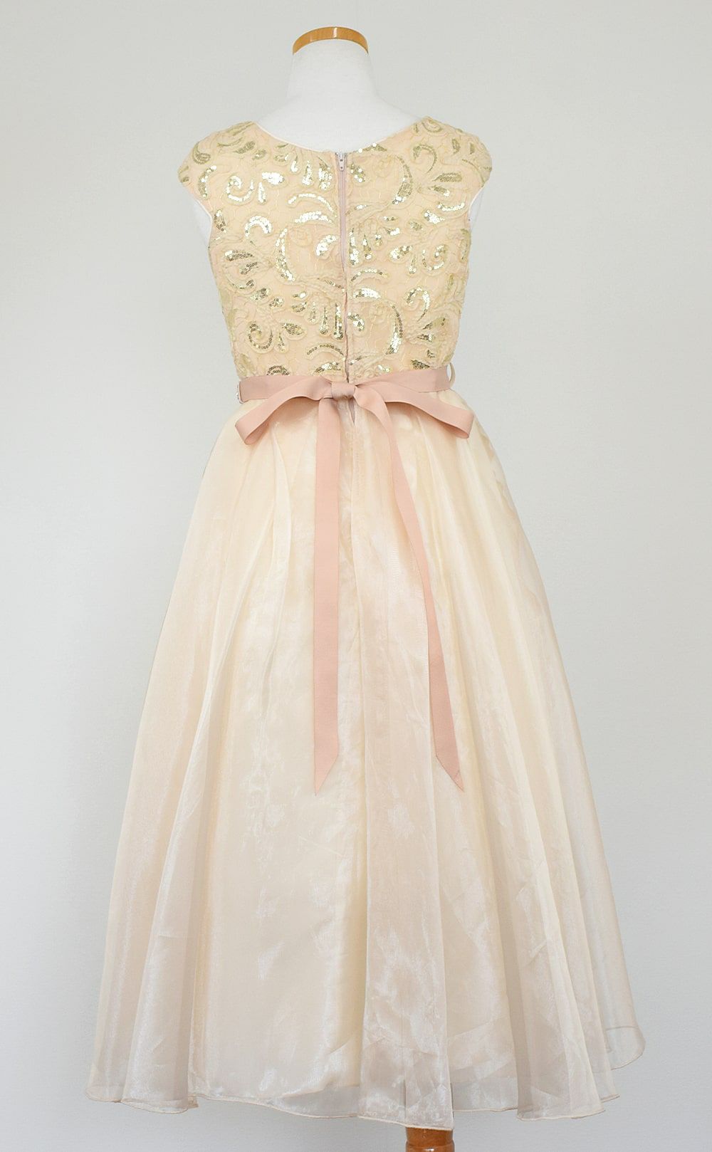 ピアノ発表会や結婚式にぴったりのカラーの女の子用キッズドレス。シンプルで美しいシルエットが魅力のAngel's Closetの子供ドレス レンタル商品（【レンタル】スパークリートップ＆オーガンジーレイヤー子供ドレス(JK3811)タープ）｜画像5