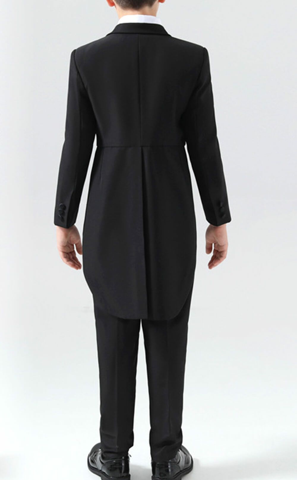 発表会やコンクールにぴったりのカラーの男の子用フォーマルスーツ。シンプルで美しいシルエットが魅力のAngel's Closetの子供フォーマル レンタル商品（【レンタル】ベスト付きスマートタキシード燕尾(YP154)）｜画像5