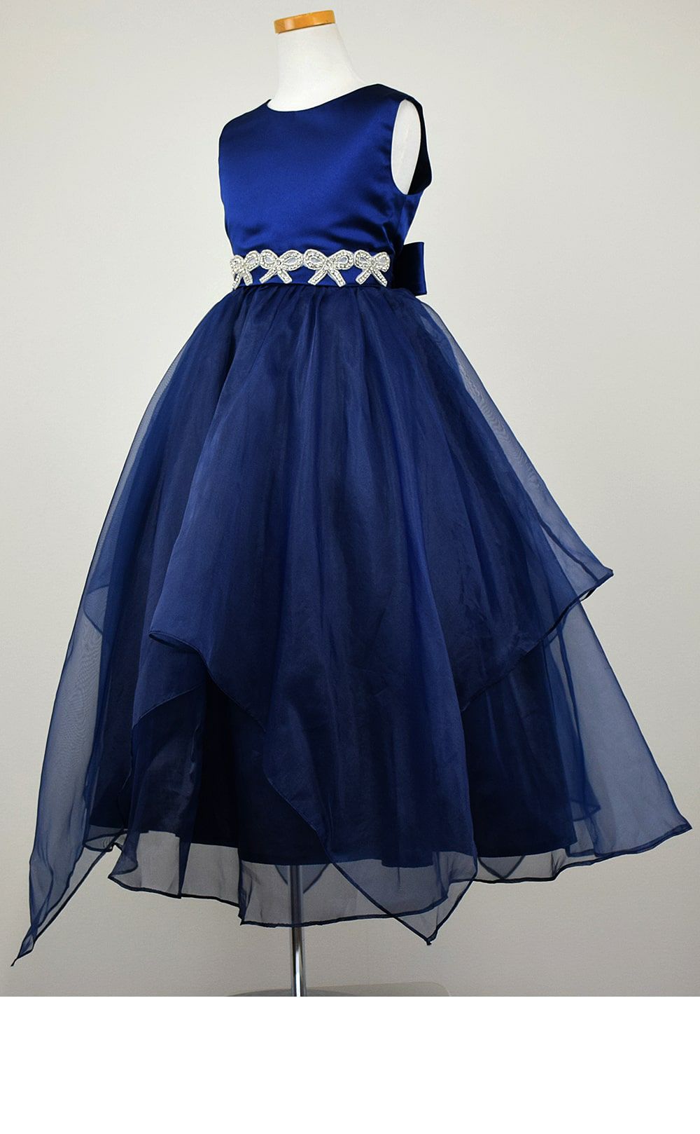 ピアノ発表会や結婚式にぴったりのネイビーカラーの女の子用キッズドレス。シンプルで美しいシルエットが魅力のAngel's Closetの子供ドレス レンタル商品（【レンタル】リボンビーズ刺繍＆フェミニンオーガンジーロング子供ドレス(YP155)ネイビー）｜画像4