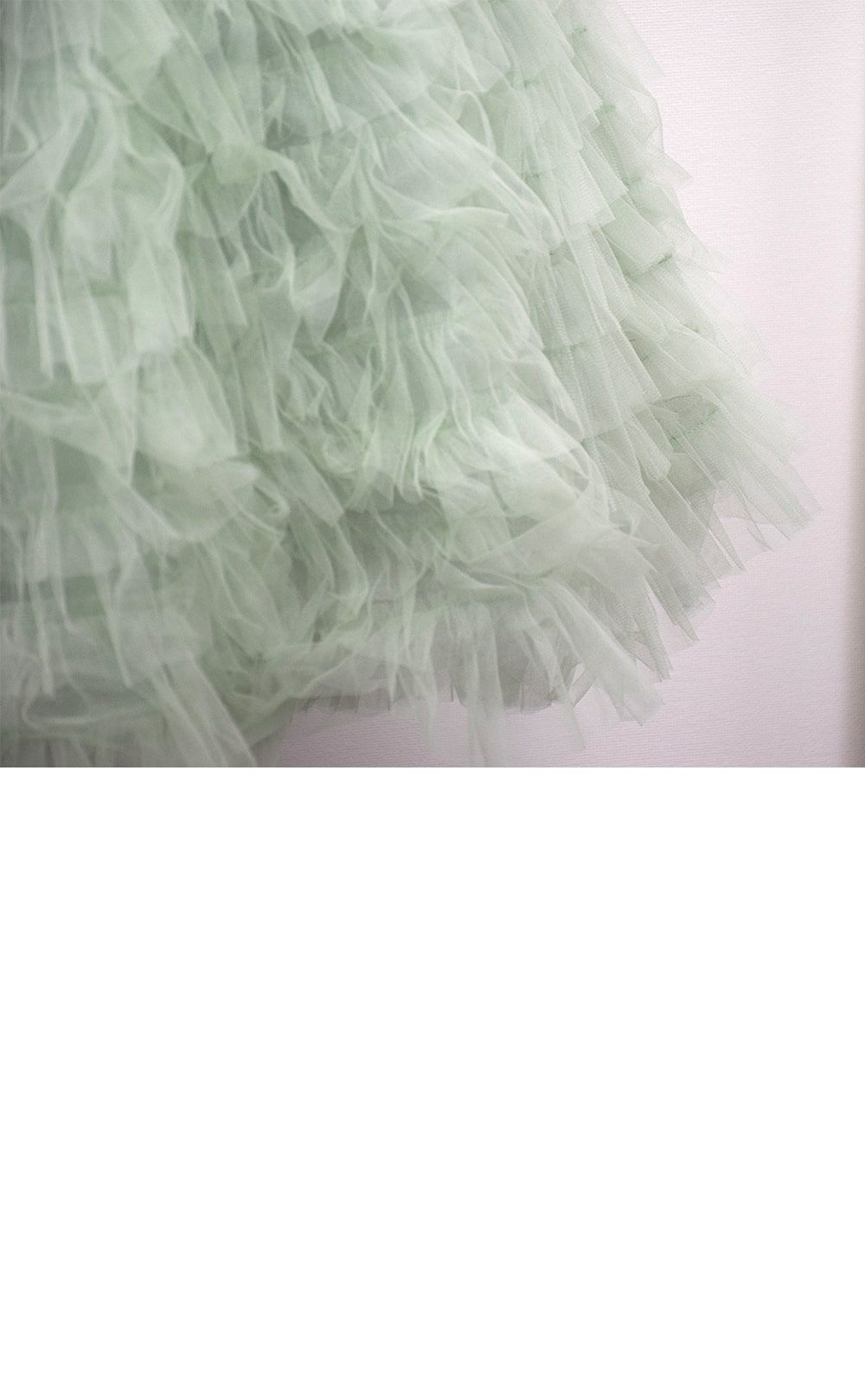 ピアノ発表会や結婚式にぴったりのカラーの女の子用キッズドレス。シンプルで美しいシルエットが魅力のAngel's Closetの子供ドレス レンタル商品（【レンタル】ボタニカルレース＆ラインストーンベルトティアードチュール子供ドレス(YP156)セージ）｜画像6