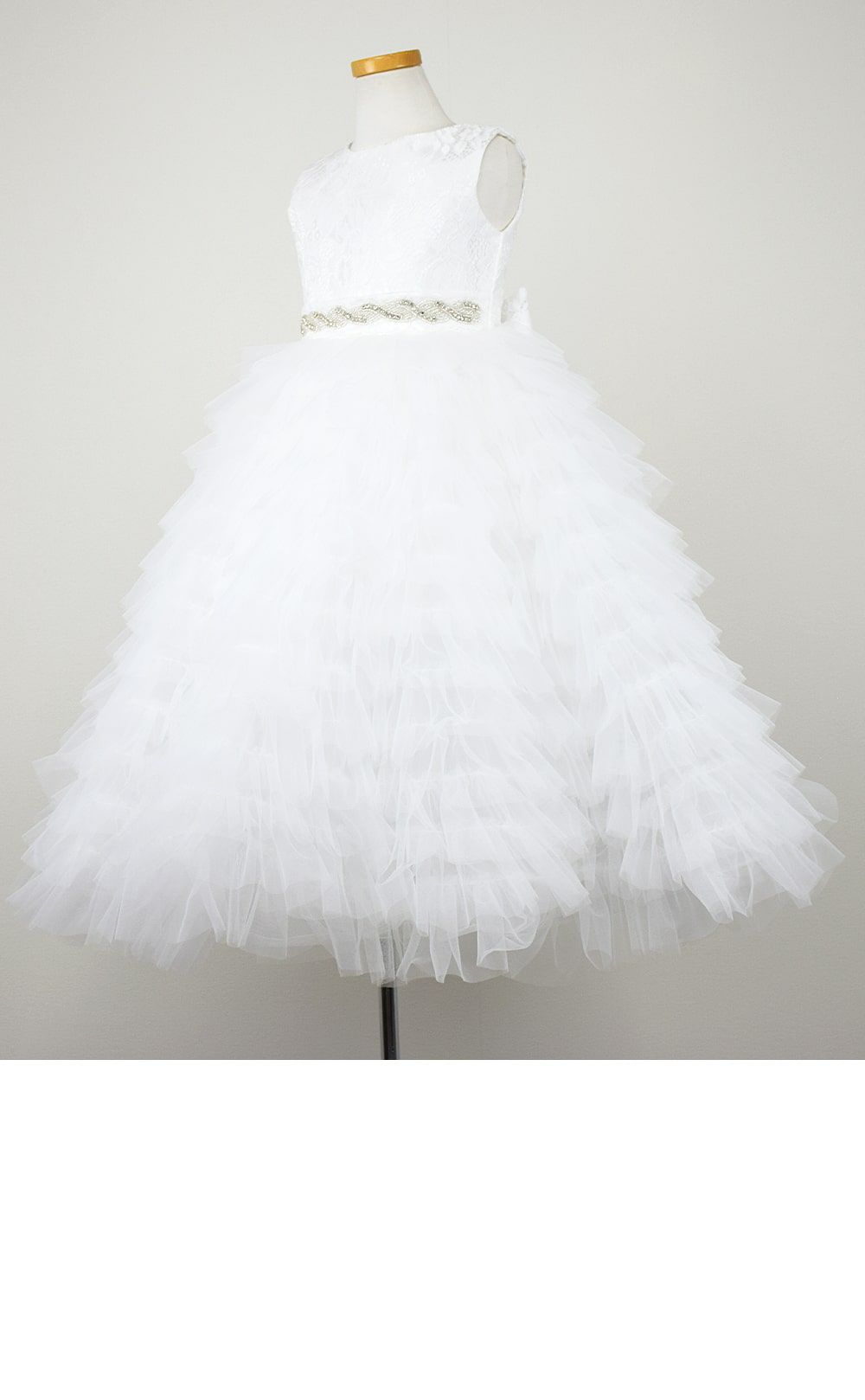 ピアノ発表会や結婚式にぴったりのホワイトカラーの女の子用キッズドレス。シンプルで美しいシルエットが魅力のAngel's Closetの子供ドレス レンタル商品（【レンタル】ボタニカルレース＆ラインストーンベルトティアードチュール子供ドレス(YP156)ホワイト）｜画像4