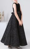 ピアノ発表会や結婚式にぴったりのブラックカラーの女の子用キッズドレス。シンプルで美しいシルエットが魅力のAngel's Closetの子供ドレス レンタル商品（【レンタル】ブラックベルベット＆煌めくＡラインロングドレス※ウエストリボン結び型(YP157)ブラック）｜画像14