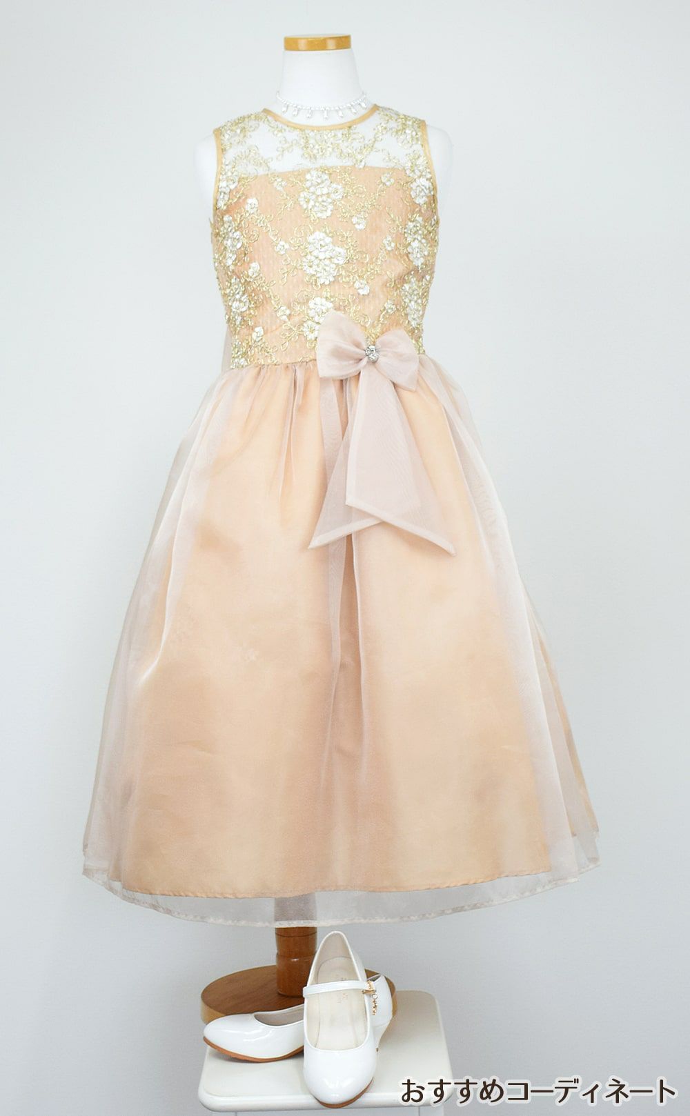ピアノ発表会や結婚式にぴったりのカラーの女の子用キッズドレス。シンプルで美しいシルエットが魅力のAngel's Closetの子供ドレス レンタル商品（【レンタル】レース＆メタル刺繍オーガンジー子供ドレス（リボンコサージュ付）(CC2461)シャンパン）｜画像8
