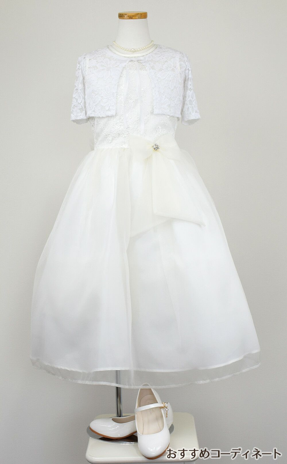 ピアノ発表会や結婚式にぴったりのカラーの女の子用キッズドレス。シンプルで美しいシルエットが魅力のAngel's Closetの子供ドレス レンタル商品（【レンタル】レース＆メタル刺繍オーガンジー子供ドレス（リボンコサージュ付）(CC2461)アイボリー）｜画像9