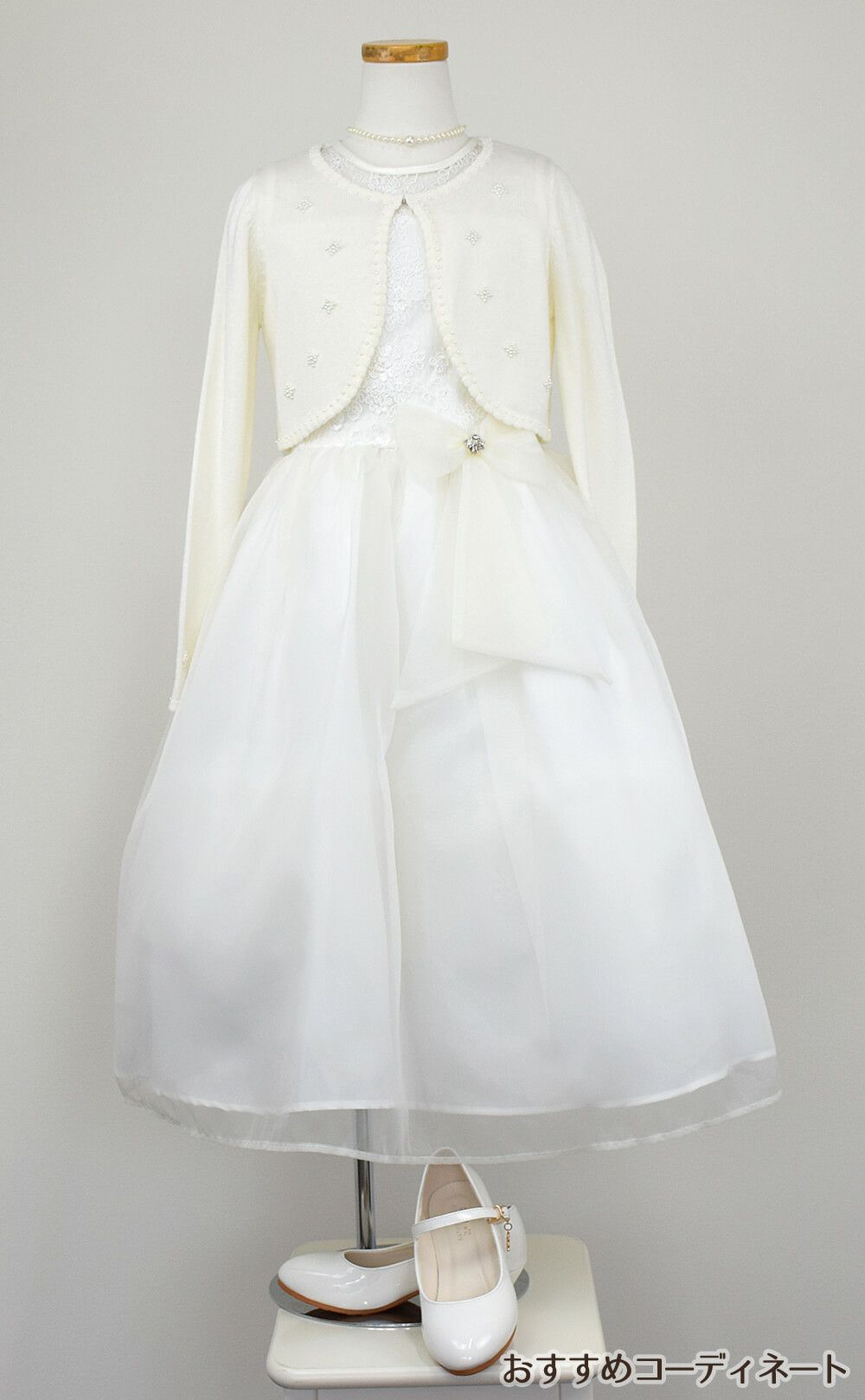 ピアノ発表会や結婚式にぴったりのカラーの女の子用キッズドレス。シンプルで美しいシルエットが魅力のAngel's Closetの子供ドレス レンタル商品（【レンタル】レース＆メタル刺繍オーガンジー子供ドレス（リボンコサージュ付）(CC2461)アイボリー）｜画像10