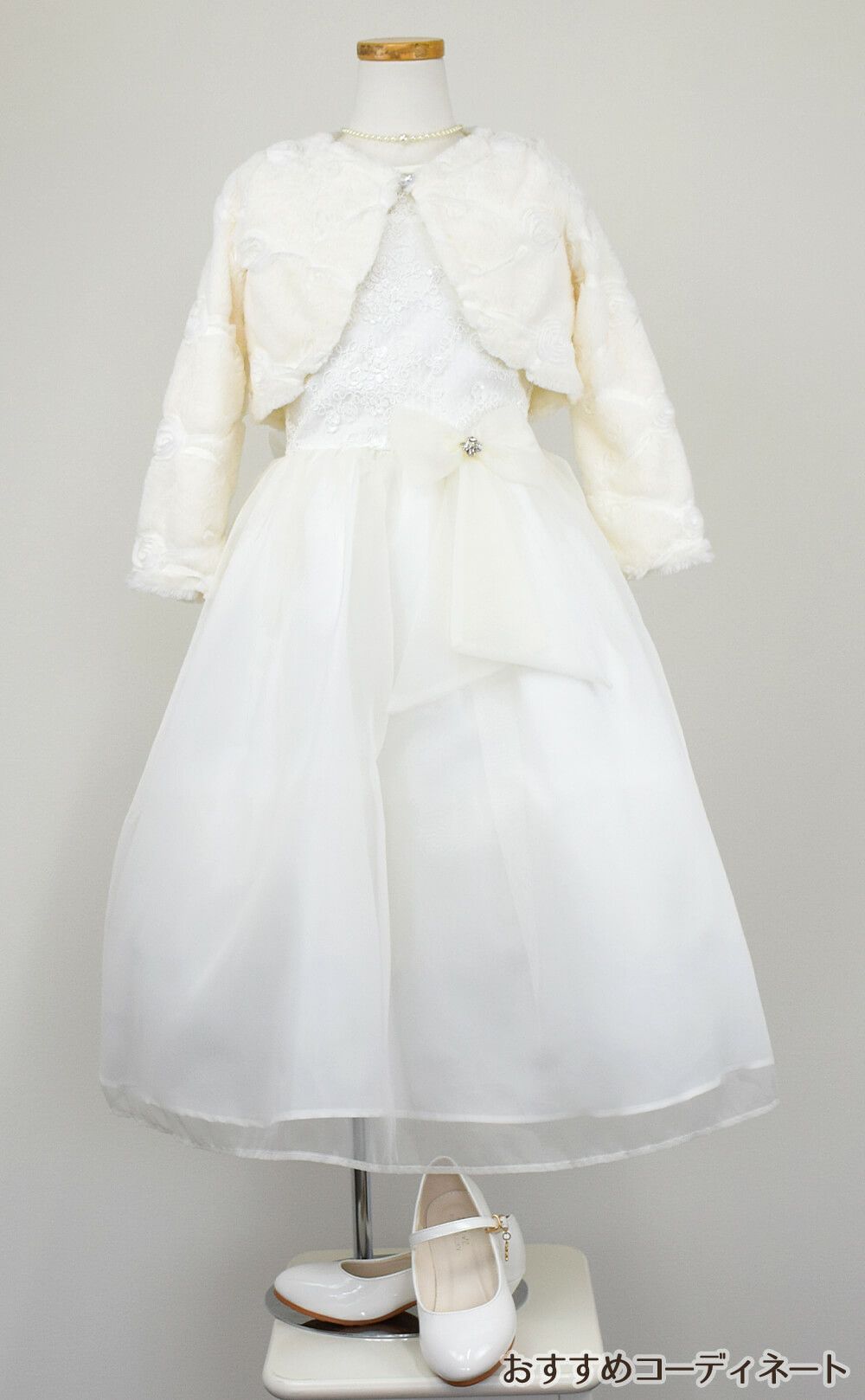 ピアノ発表会や結婚式にぴったりのカラーの女の子用キッズドレス。シンプルで美しいシルエットが魅力のAngel's Closetの子供ドレス レンタル商品（【レンタル】レース＆メタル刺繍オーガンジー子供ドレス（リボンコサージュ付）(CC2461)アイボリー）｜画像11