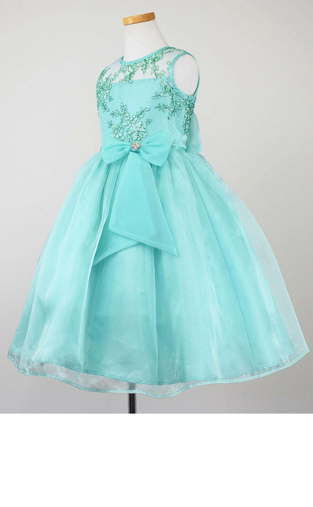 ピアノ発表会や結婚式にぴったりのカラーの女の子用キッズドレス。シンプルで美しいシルエットが魅力のAngel's Closetの子供ドレス レンタル商品（【レンタル】レース＆メタル刺繍オーガンジー子供ドレス（リボンコサージュ付）(CC2461)ミント）｜画像4