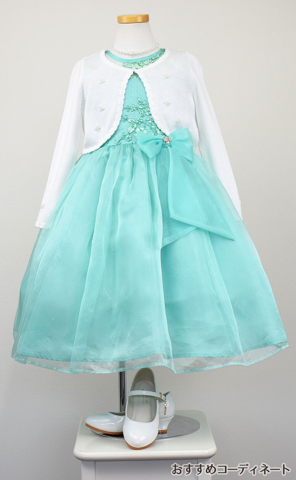 ピアノ発表会や結婚式にぴったりのカラーの女の子用キッズドレス。シンプルで美しいシルエットが魅力のAngel's Closetの子供ドレス レンタル商品（【レンタル】レース＆メタル刺繍オーガンジー子供ドレス（リボンコサージュ付）(CC2461)ミント）｜画像10