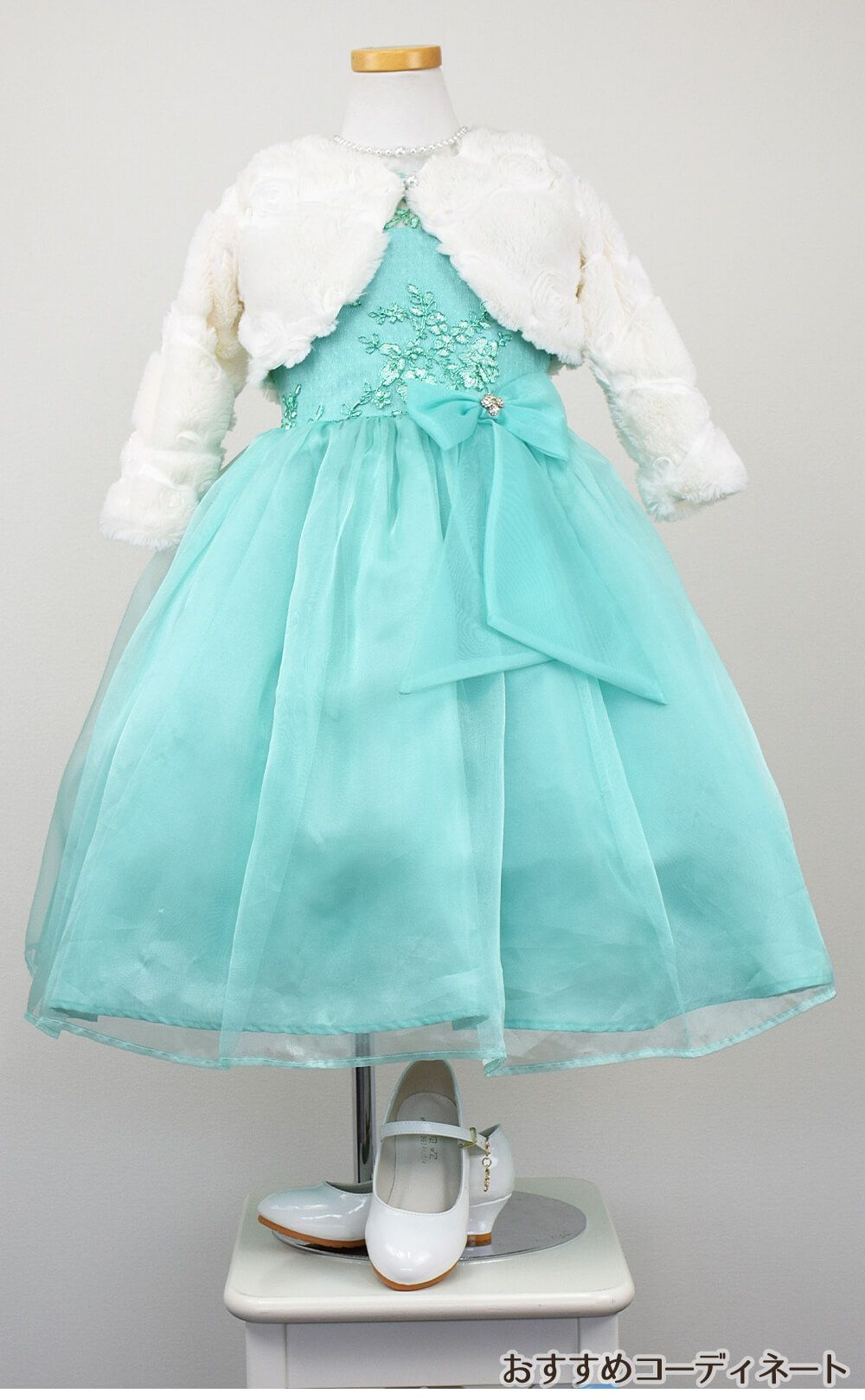 ピアノ発表会や結婚式にぴったりのカラーの女の子用キッズドレス。シンプルで美しいシルエットが魅力のAngel's Closetの子供ドレス レンタル商品（【レンタル】レース＆メタル刺繍オーガンジー子供ドレス（リボンコサージュ付）(CC2461)ミント）｜画像11