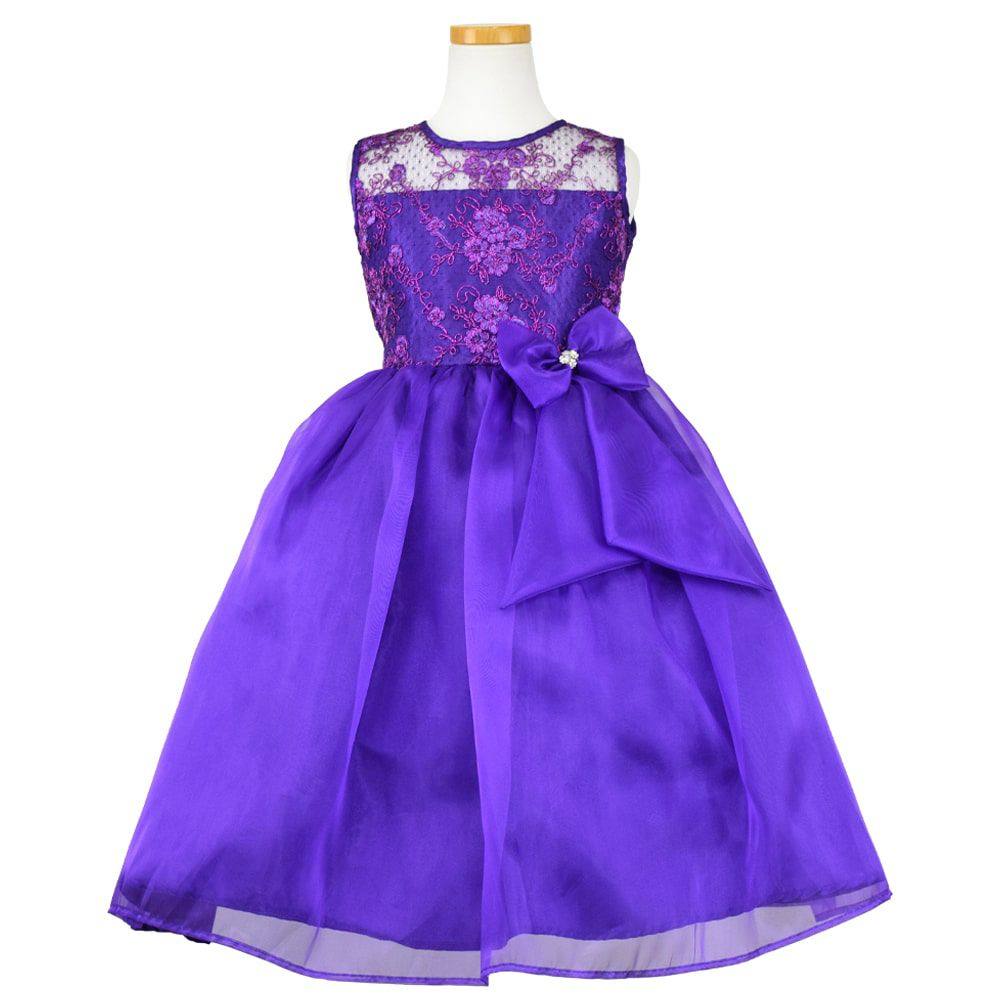 ピアノ発表会や結婚式にぴったりのカラーの女の子用キッズドレス。シンプルで美しいシルエットが魅力のAngel's Closetの子供ドレス レンタル商品（【レンタル】レース＆メタル刺繍オーガンジー子供ドレス（リボンコサージュ付）(CC2461)パープル）｜画像2