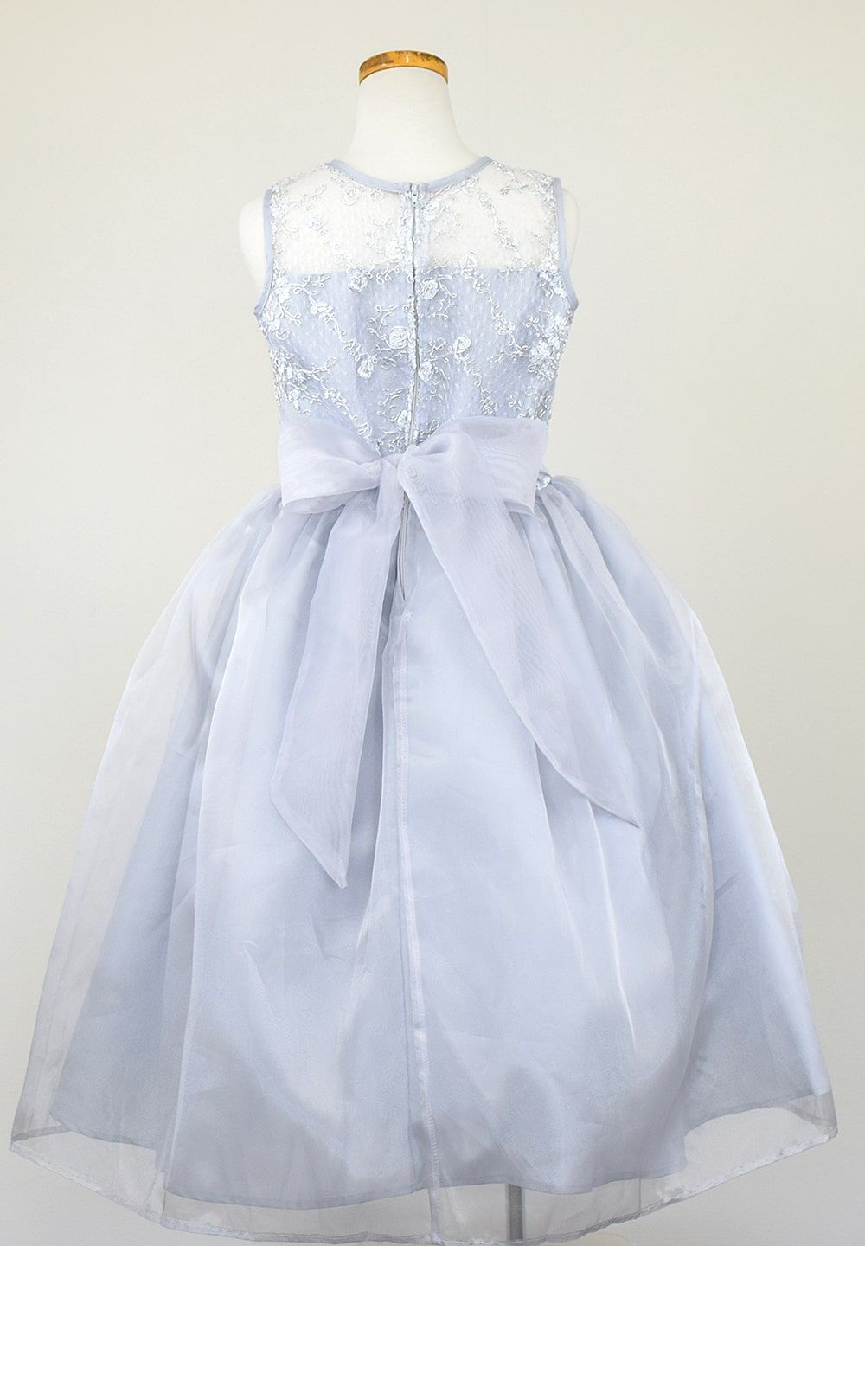 ピアノ発表会や結婚式にぴったりのカラーの女の子用キッズドレス。シンプルで美しいシルエットが魅力のAngel's Closetの子供ドレス レンタル商品（【レンタル】レース＆メタル刺繍オーガンジー子供ドレス（リボンコサージュ付）(CC2461)シルバー）｜画像5
