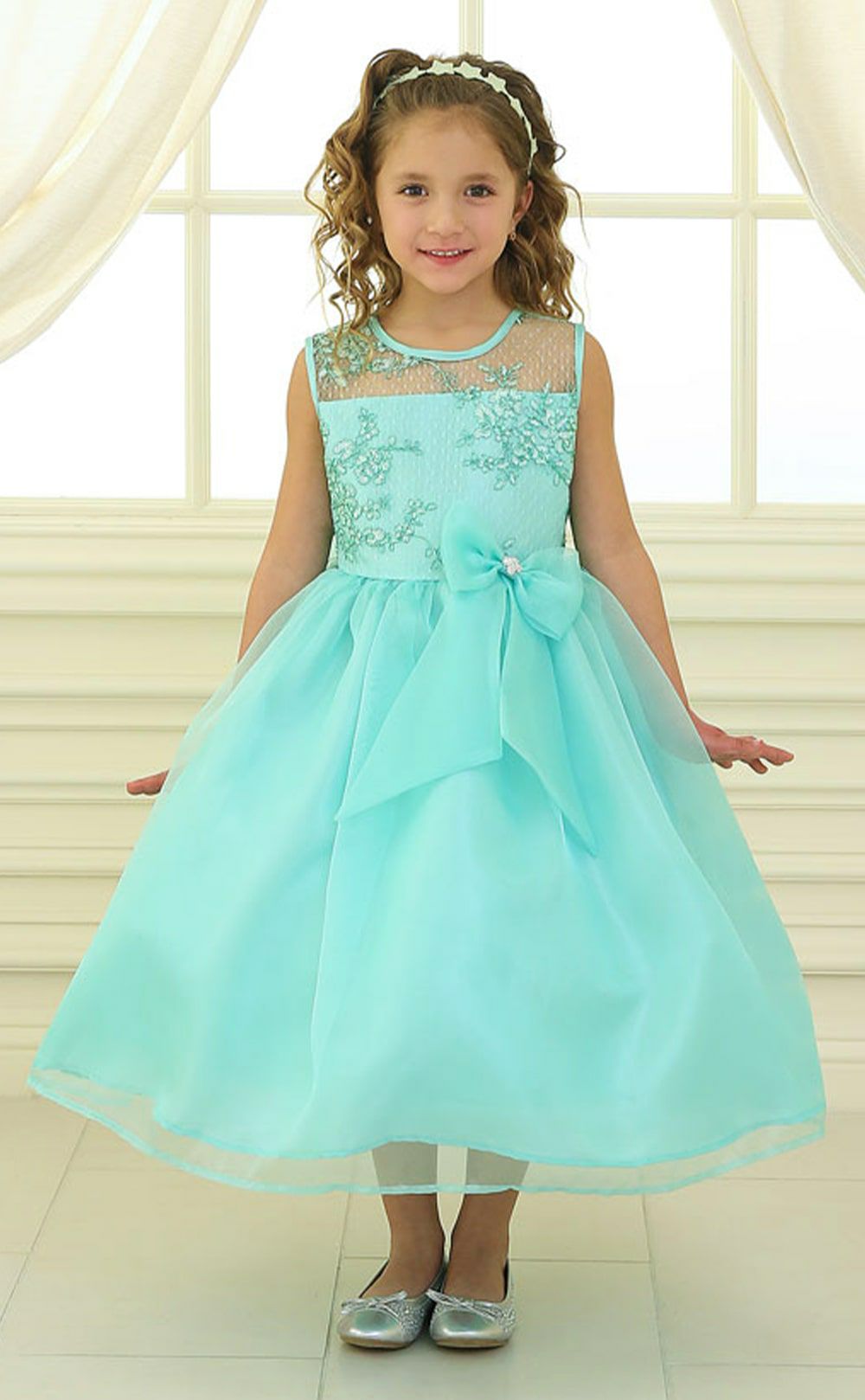 ピアノ発表会や結婚式にぴったりのカラーの女の子用キッズドレス。シンプルで美しいシルエットが魅力のAngel's Closetの子供ドレス レンタル商品（【レンタル】レース＆メタル刺繍オーガンジー子供ドレス（リボンコサージュ付）(CC2461)シルバー）｜画像12