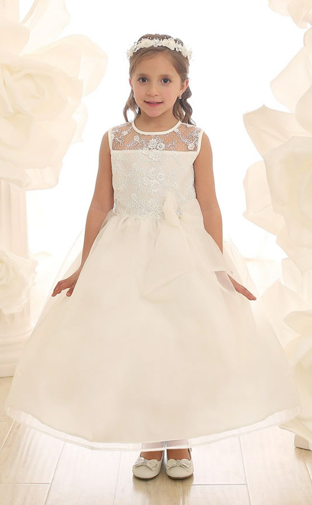 ピアノ発表会や結婚式にぴったりのホワイトカラーの女の子用キッズドレス。シンプルで美しいシルエットが魅力のAngel's Closetの子供ドレス レンタル商品（【レンタル】レース＆メタル刺繍オーガンジー子供ドレス（リボンコサージュ付）(CC2461)ホワイト）｜画像15