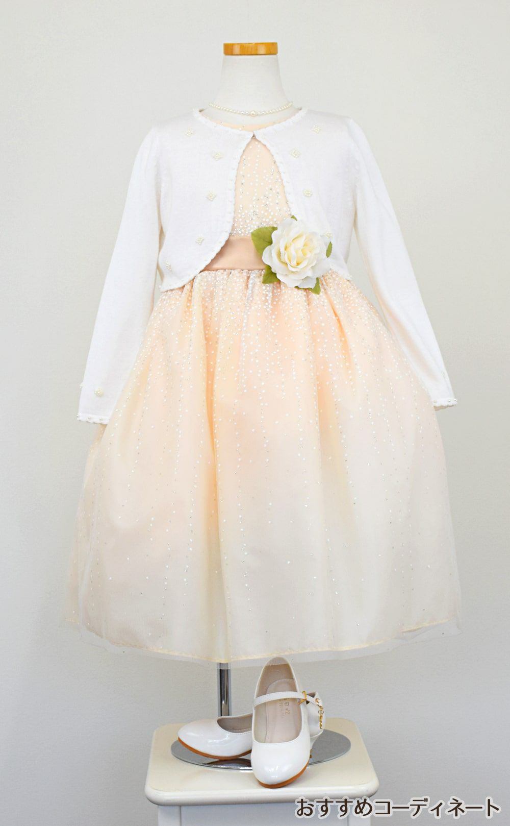 ピアノ発表会や結婚式にぴったりのカラーの女の子用キッズドレス。シンプルで美しいシルエットが魅力のAngel's Closetの子供ドレス レンタル商品（【レンタル】サテンリボン＆スターダストチュール子供ドレス(CK329)タープ）｜画像9