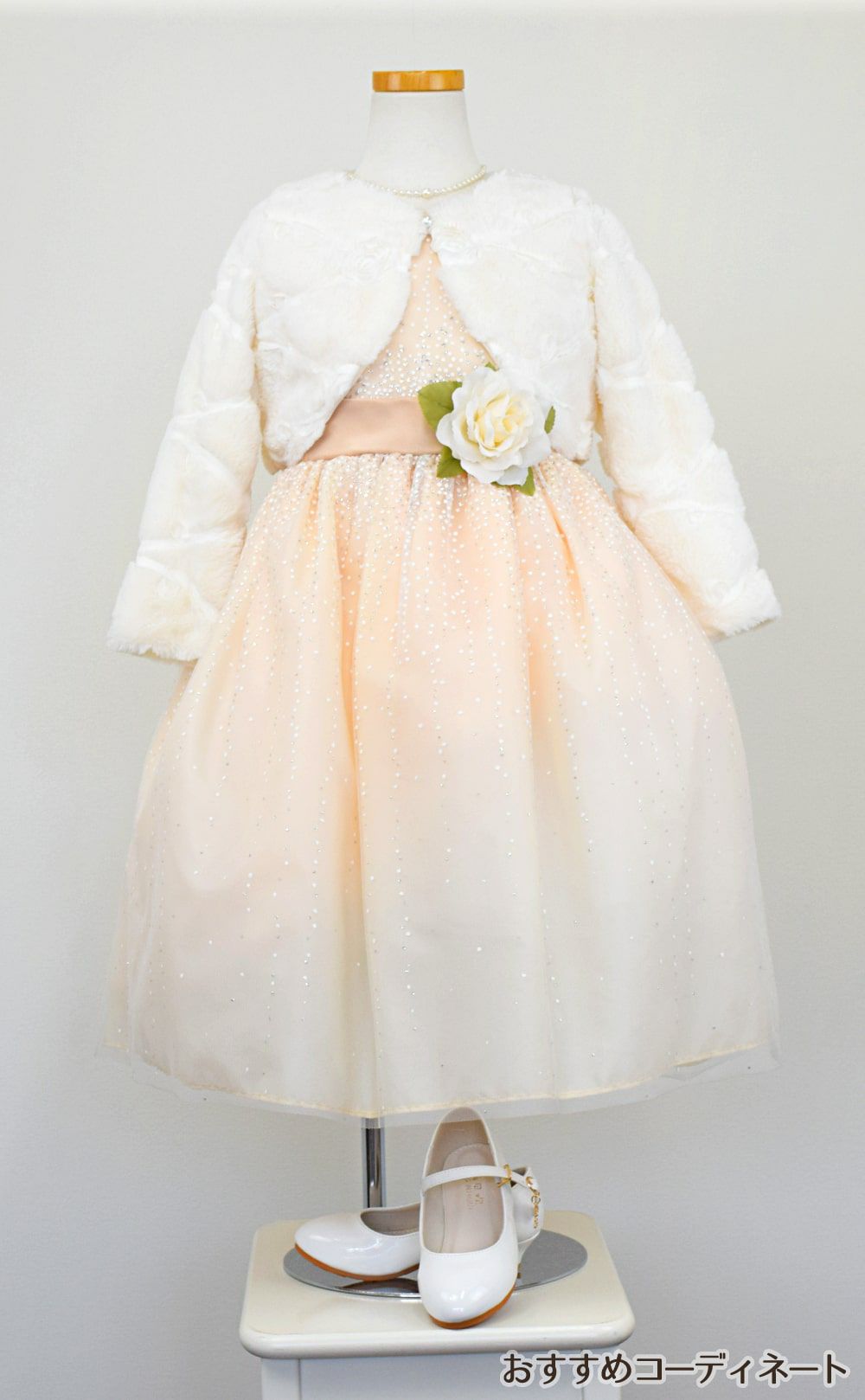 ピアノ発表会や結婚式にぴったりのカラーの女の子用キッズドレス。シンプルで美しいシルエットが魅力のAngel's Closetの子供ドレス レンタル商品（【レンタル】サテンリボン＆スターダストチュール子供ドレス(CK329)タープ）｜画像10