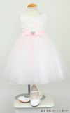 ピアノ発表会や結婚式にぴったりのピンクカラーの女の子用キッズドレス。シンプルで美しいシルエットが魅力のAngel's Closetの子供ドレス レンタル商品（【レンタル】フローラルサテンリボン刺繍イリュージョン子供ドレス(KD365)ピンク）｜画像8