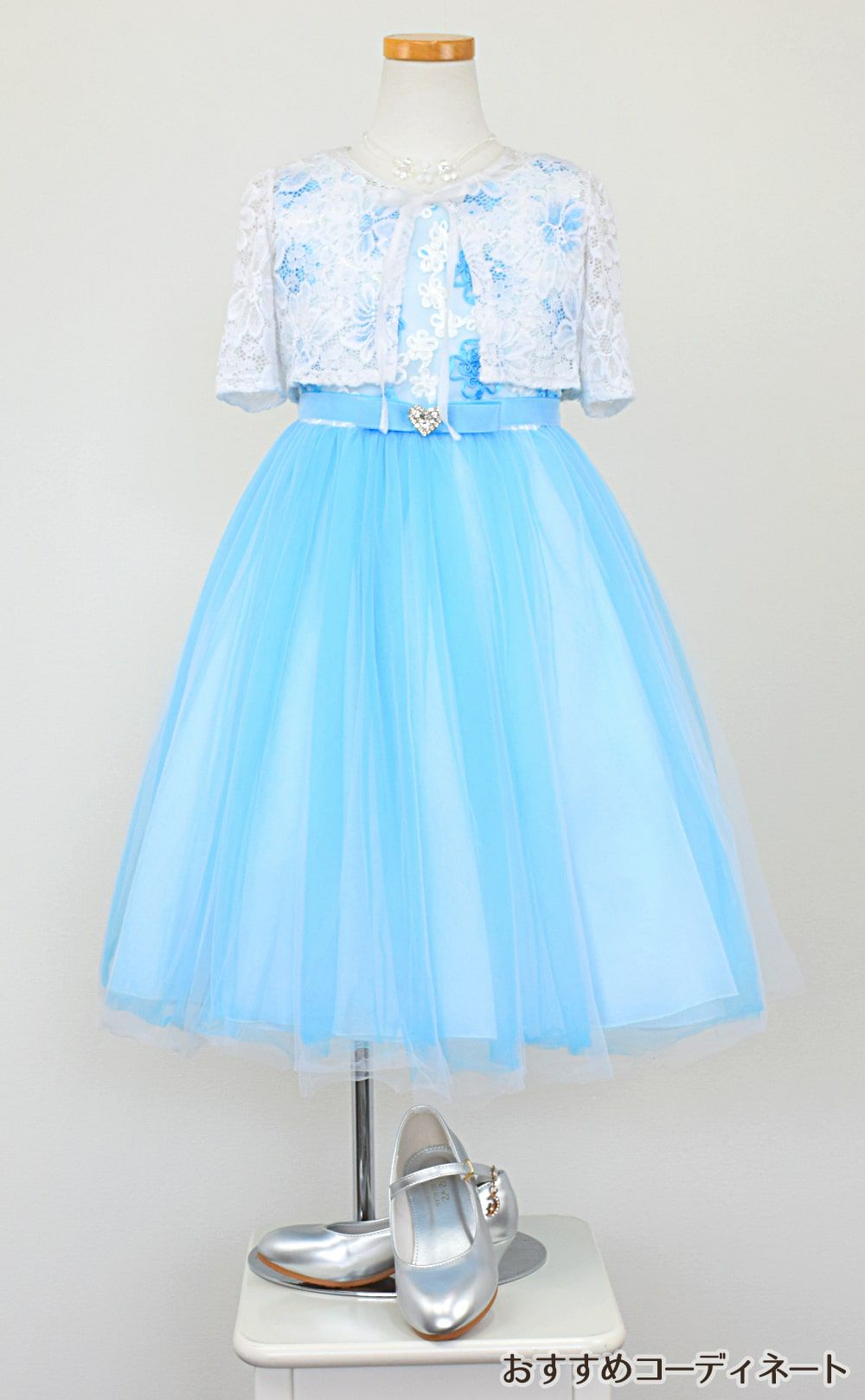 ピアノ発表会や結婚式にぴったりのカラーの女の子用キッズドレス。シンプルで美しいシルエットが魅力のAngel's Closetの子供ドレス レンタル商品（【レンタル】フローラルサテンリボン刺繍イリュージョン子供ドレス(KD365)アクア）｜画像9