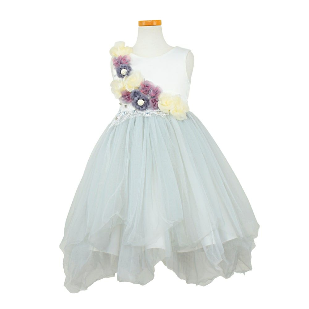 ピアノ発表会や結婚式にぴったりのブルーカラーの女の子用キッズドレス。シンプルで美しいシルエットが魅力のAngel's Closetの子供ドレス レンタル商品（【レンタル】フラワーモニュメント＆レイヤードチュール子供ドレス(YP082)ペールブルー）｜画像2