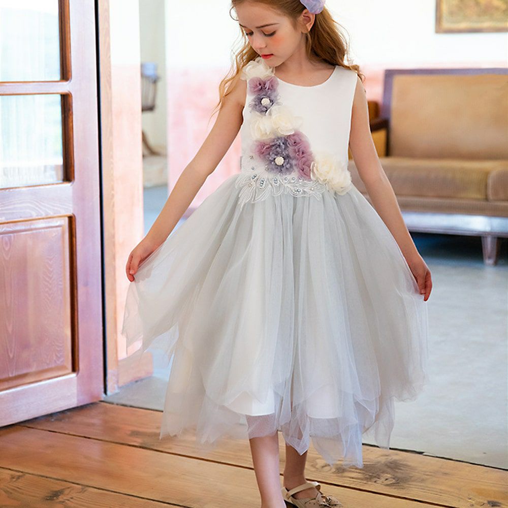 ピアノ発表会や結婚式にぴったりのブルーカラーの女の子用キッズドレス。シンプルで美しいシルエットが魅力のAngel's Closetの子供ドレス レンタル商品（【レンタル】フラワーモニュメント＆レイヤードチュール子供ドレス(YP082)ペールブルー）｜画像12