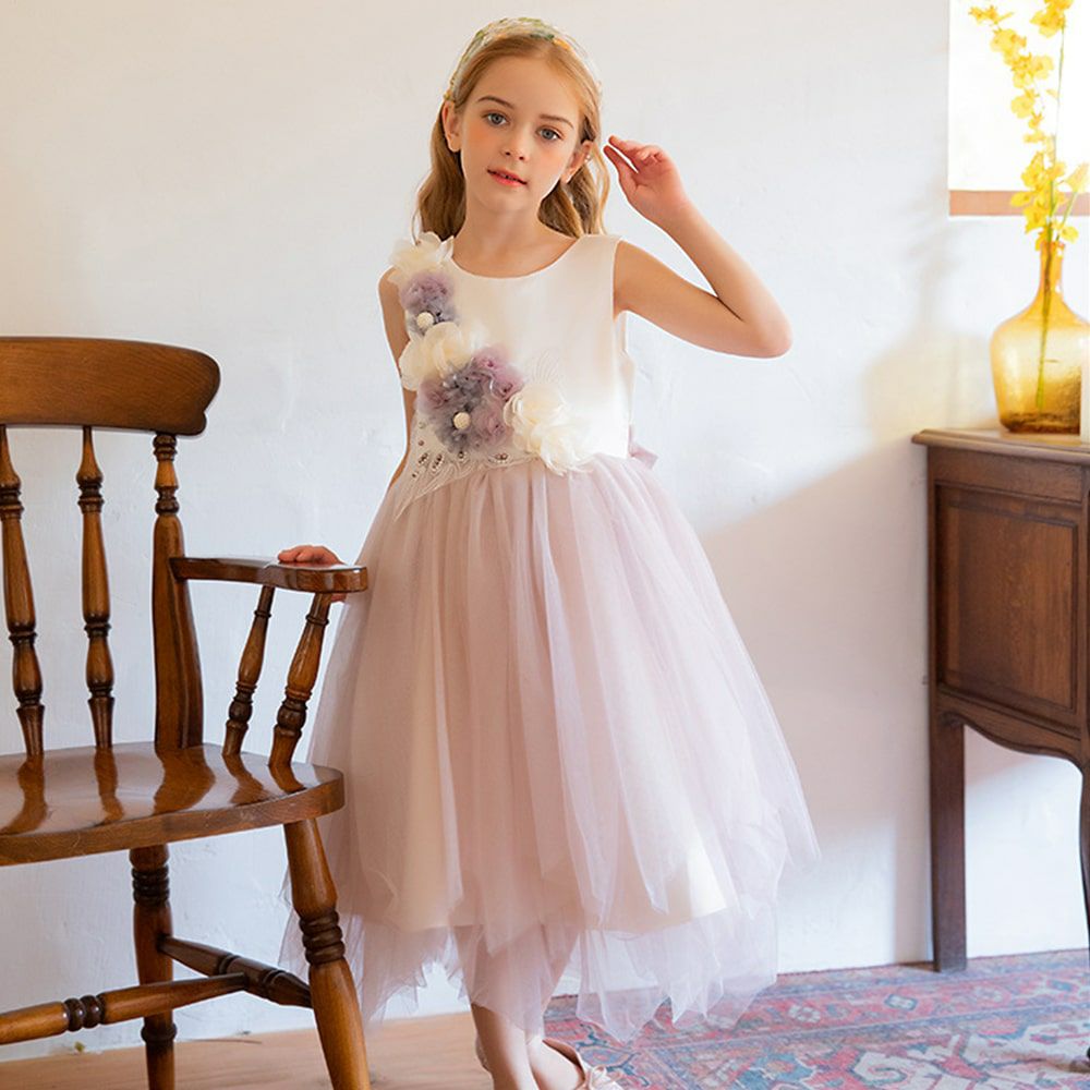 ピアノ発表会や結婚式にぴったりのブルーカラーの女の子用キッズドレス。シンプルで美しいシルエットが魅力のAngel's Closetの子供ドレス レンタル商品（【レンタル】フラワーモニュメント＆レイヤードチュール子供ドレス(YP082)ペールブルー）｜画像13