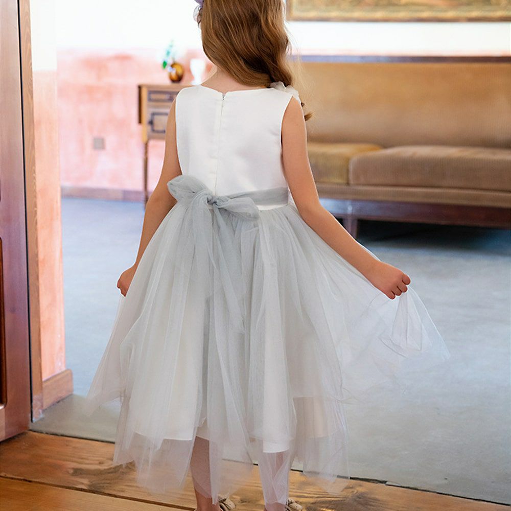 ピアノ発表会や結婚式にぴったりのブルーカラーの女の子用キッズドレス。シンプルで美しいシルエットが魅力のAngel's Closetの子供ドレス レンタル商品（【レンタル】フラワーモニュメント＆レイヤードチュール子供ドレス(YP082)ペールブルー）｜画像14