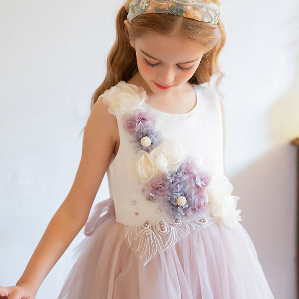 ピアノ発表会や結婚式にぴったりのブルーカラーの女の子用キッズドレス。シンプルで美しいシルエットが魅力のAngel's Closetの子供ドレス レンタル商品（【レンタル】フラワーモニュメント＆レイヤードチュール子供ドレス(YP082)ペールブルー）｜画像16