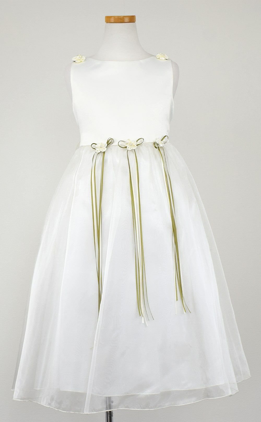 ピアノ発表会や結婚式にぴったりのホワイトカラーの女の子用キッズドレス。シンプルで美しいシルエットが魅力のAngel's Closetの子供ドレス レンタル商品（【レンタル】サテン＆シャイニーオーガンジー子供ドレスサニー(KD149)オフホワイト）｜画像3