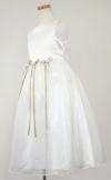 ピアノ発表会や結婚式にぴったりのホワイトカラーの女の子用キッズドレス。シンプルで美しいシルエットが魅力のAngel's Closetの子供ドレス レンタル商品（【レンタル】サテン＆シャイニーオーガンジー子供ドレスサニー(KD149)オフホワイト）｜画像4